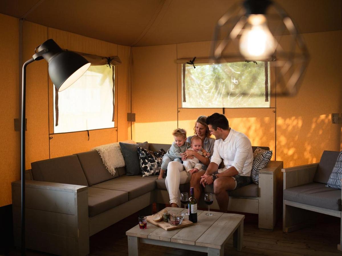 ホテル Landal Glamping Neufchâteau エクステリア 写真